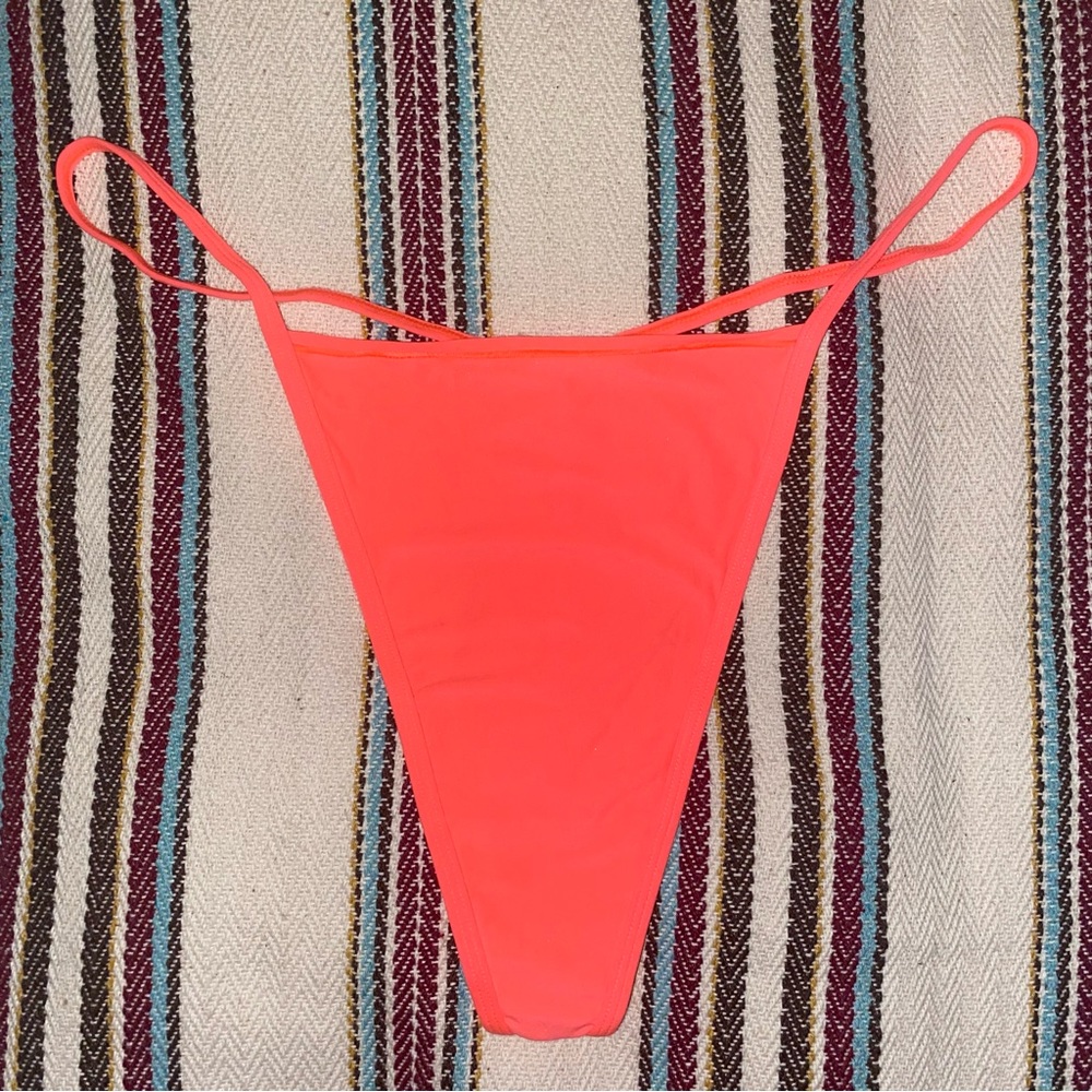 SKIMS Fits Everybody T-String Thong